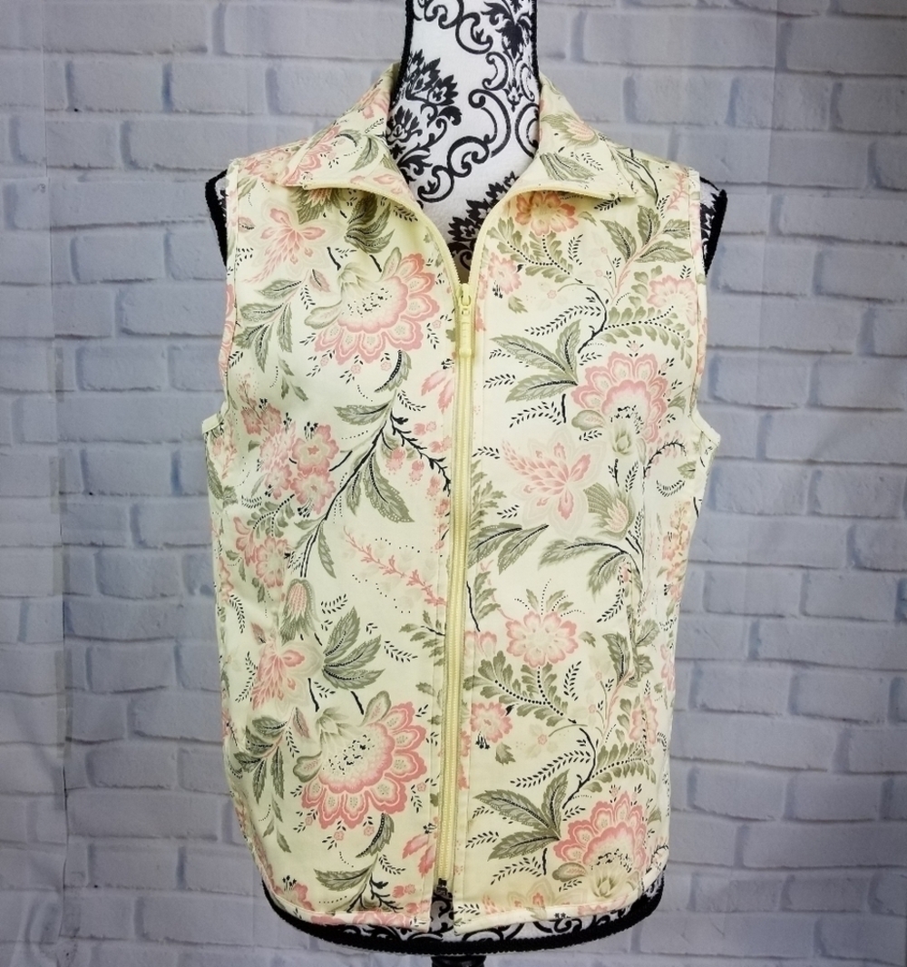 Haley zip front floral print sz small stretch vest